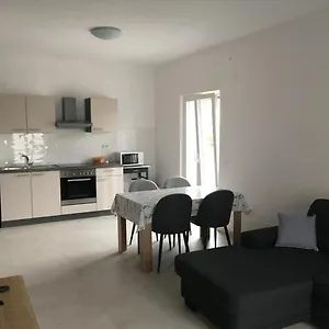 Urem Apartman Biograd Na Moru