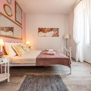 Old Romantic 4 With Free Private Parking Pula