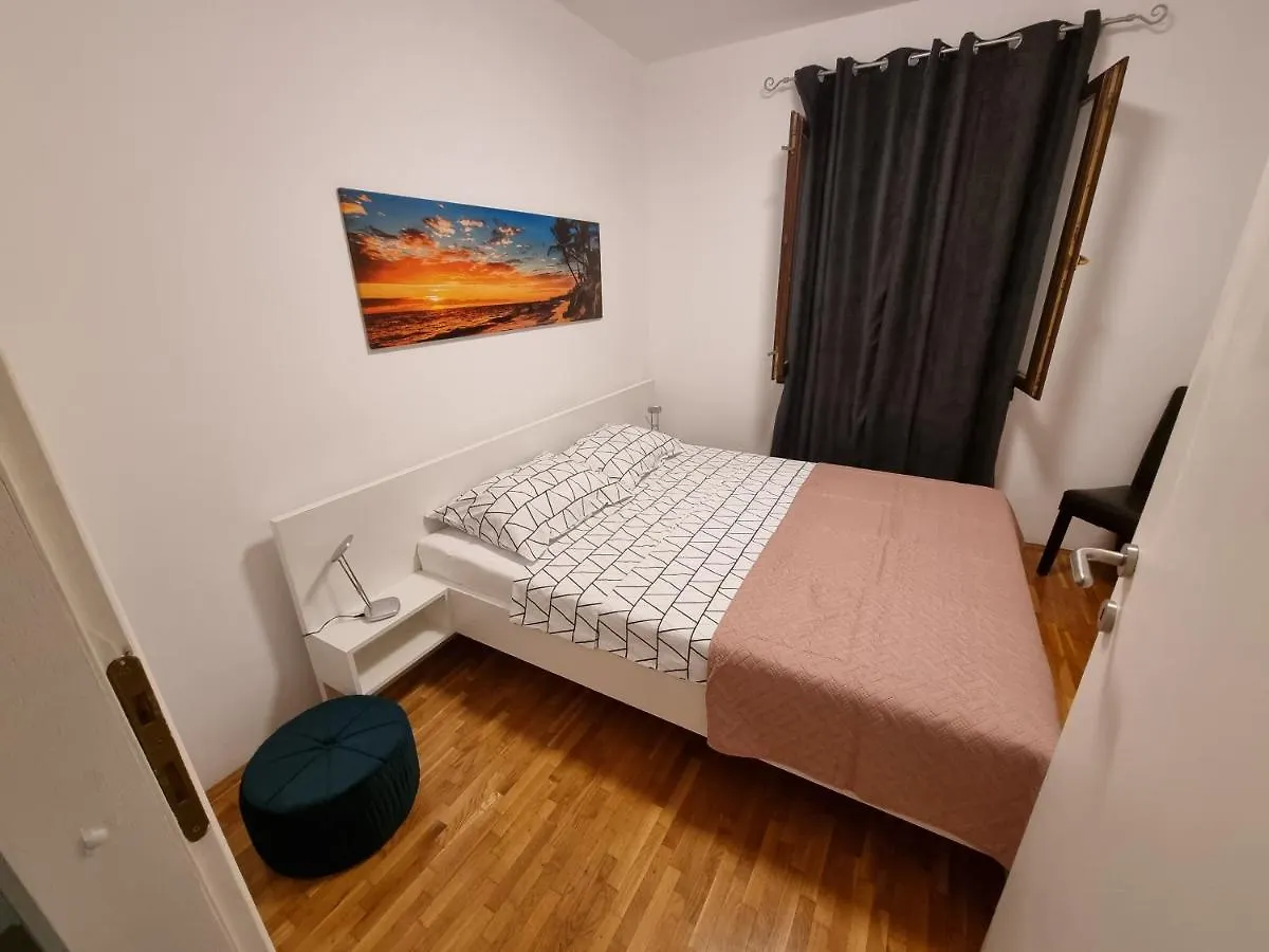 Maki Apartment Pula 0*,  Croatia